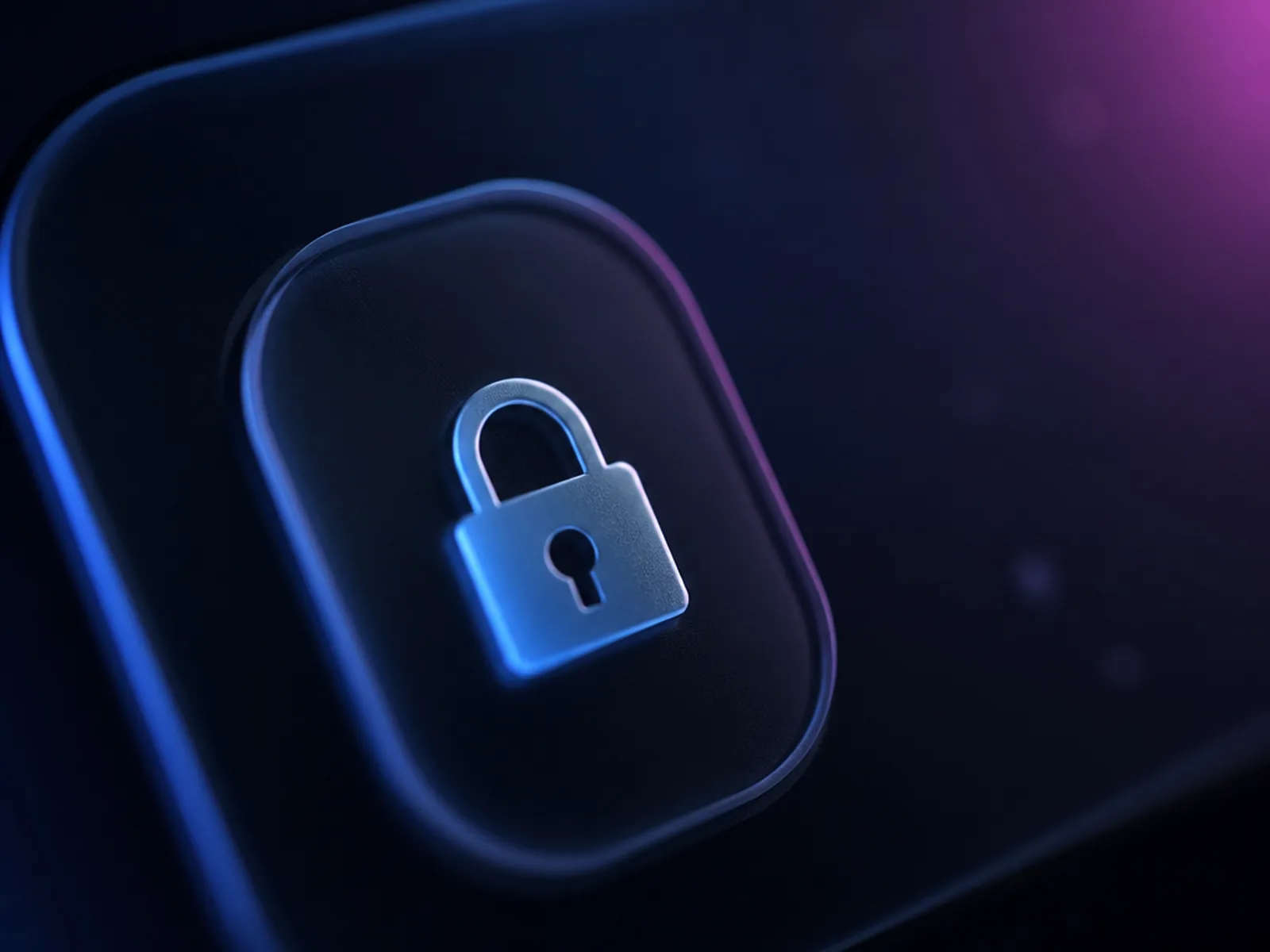 Gros plan extrême sur une icône de cadenas métallique bleutée, incrustée dans un bouton arrondi d'interface en mode sombre, halo magenta diffus en arrière-plan